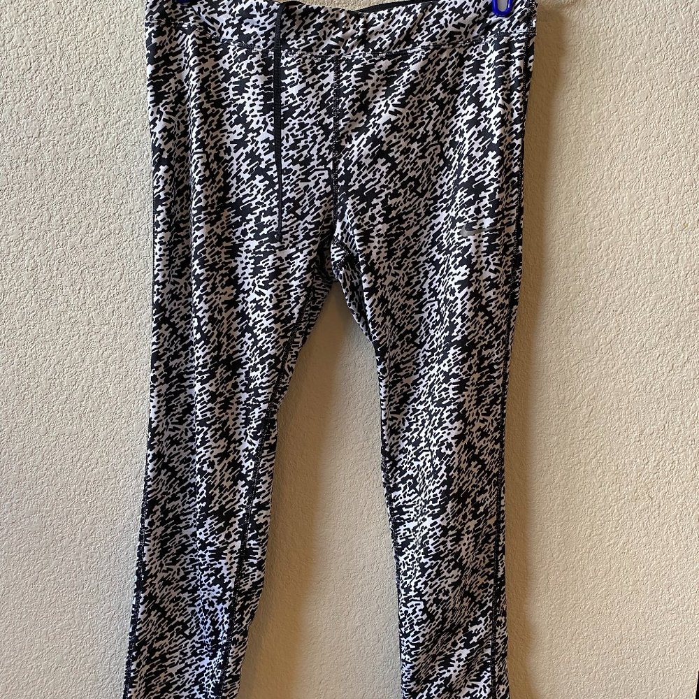 Nike / Leggings / Black & White / Medium